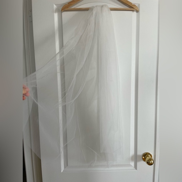 Fingertip Raw Edge Wedding Veil (Ivory) - Picture 3 of 8